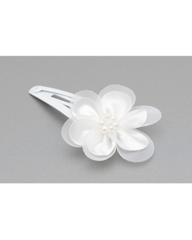 Biała komunijna zapinka z kwiatkiem